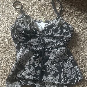 Land’s End Black and White Floral Patterned Swim Tankini Top Size 8